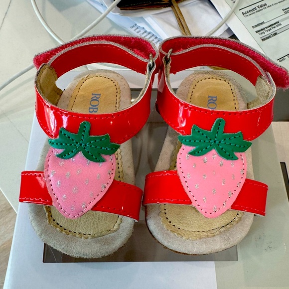 Robeez first kicks strawberry sandals - Picture 1 of 4